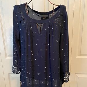 Navy and White 3/4 Sleeve Maeve Top with laser cut sleeves